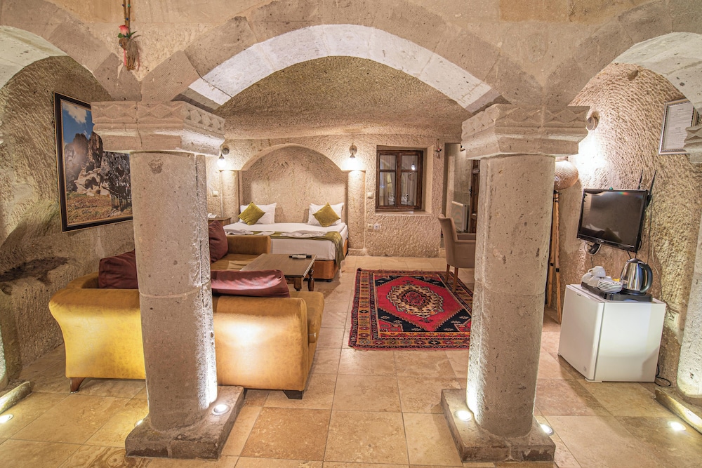 Elegance Cave Suites 11/47