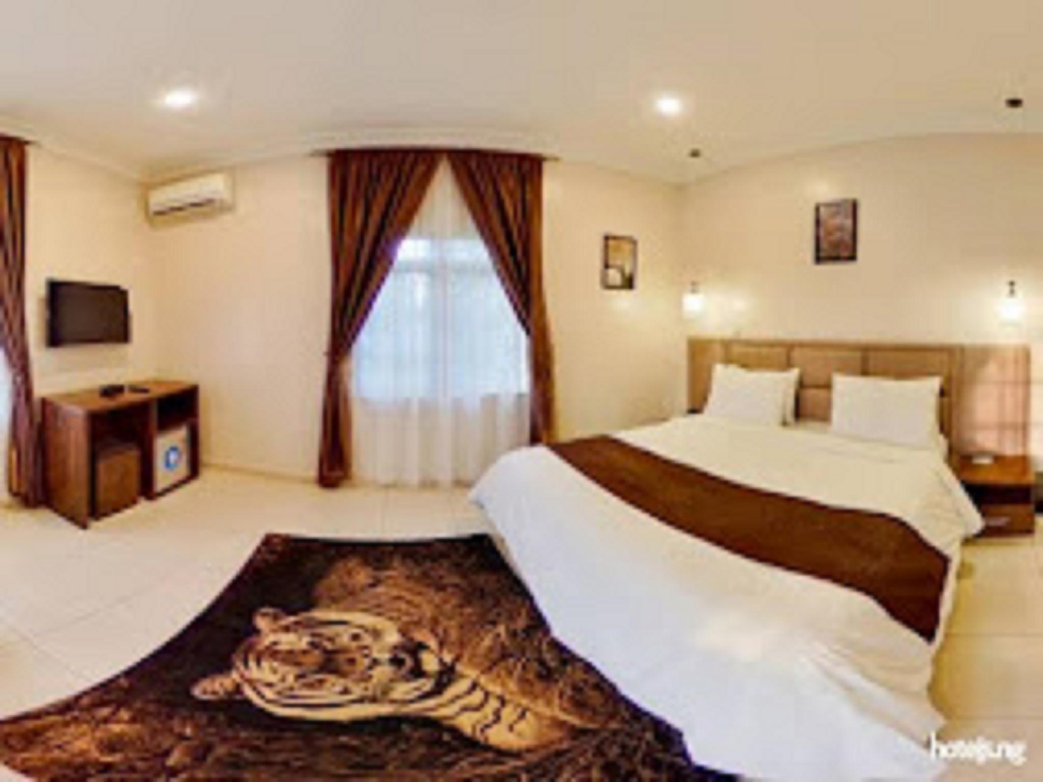 Suite, Queen Bed