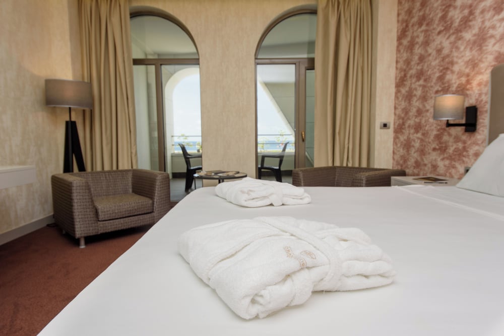 The Grand Gloria Hotel 14/36
