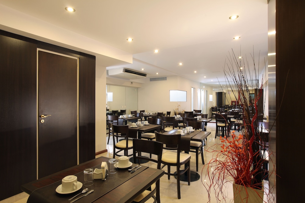 Europlaza Hotel & Suites 28/36