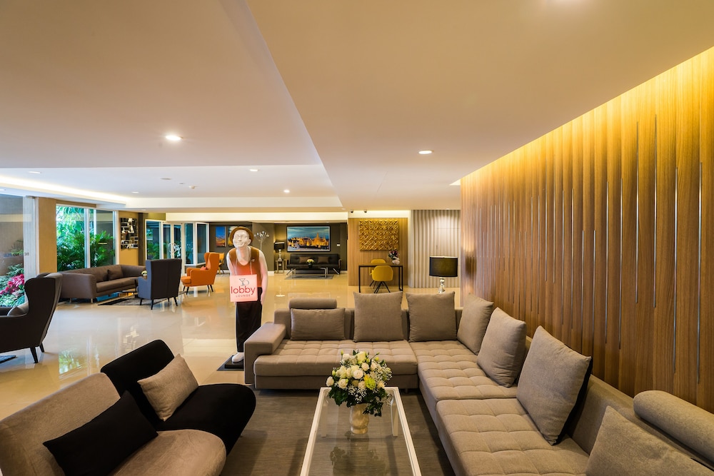 Beyond Suite Hotel 50/73