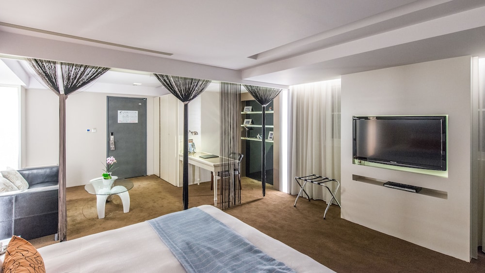 Forward Hotel Nangang 50/70
