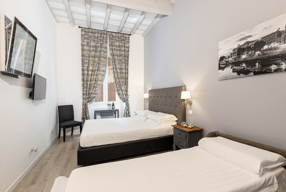 Spagna Boutique Luxury Suites 24/68