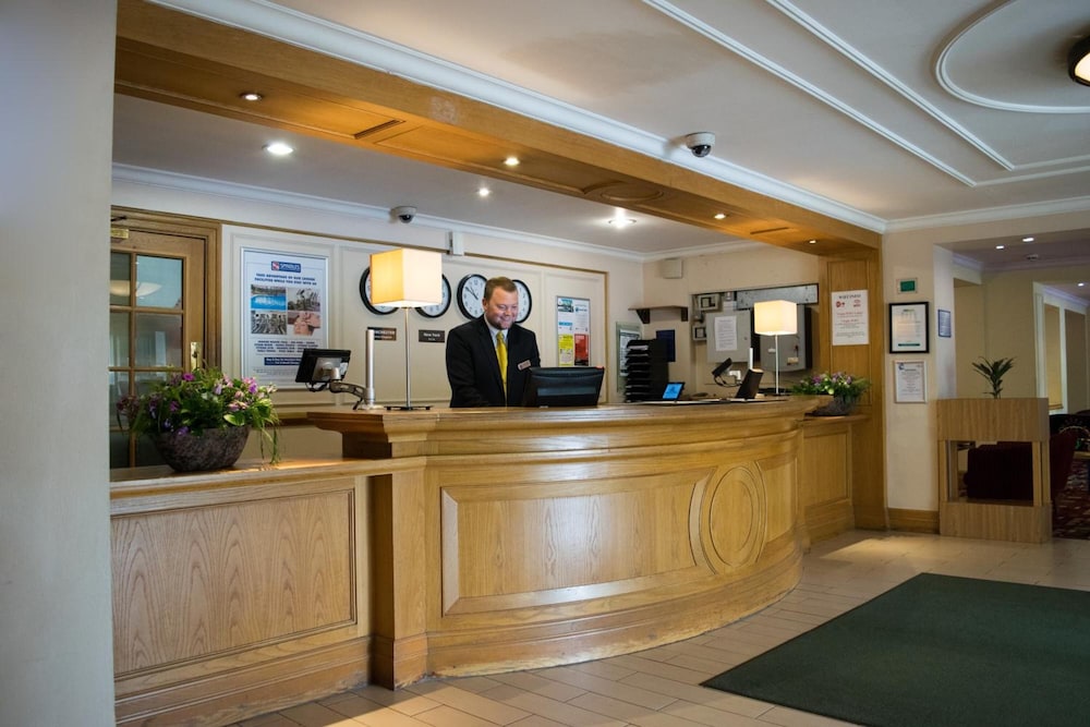 Airport Inn Manchester Hotel and Spa 11/71