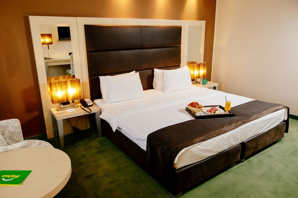 Holiday Inn Belgrade 27/71