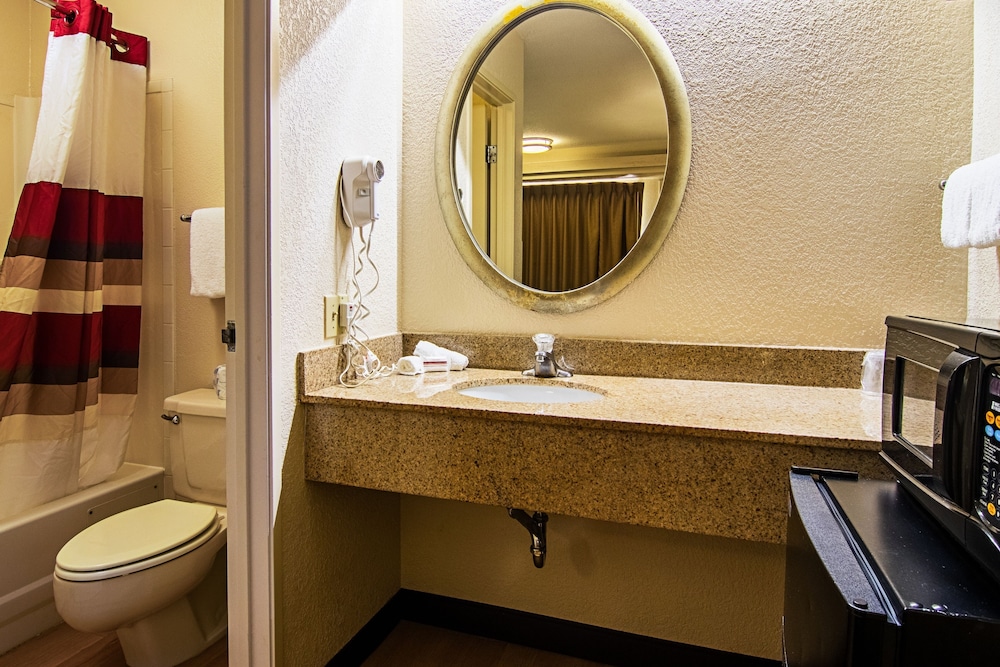 Red Oak Inn Detroit - Southfield 36/36