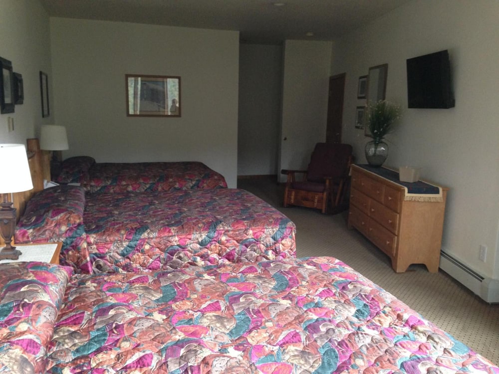 Soda Butte Lodge 8/24