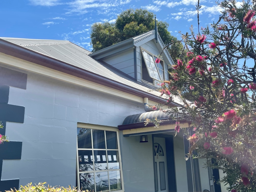 Swansea Cottages & Motel Suites 2/50