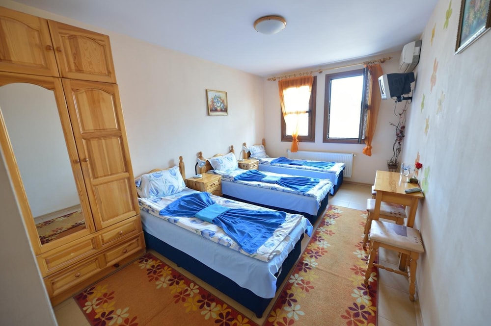 Hotel Varusha 14/43