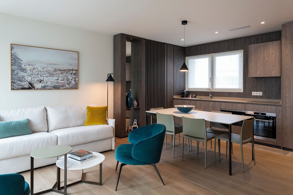 Central City Luxury Residence 27/50