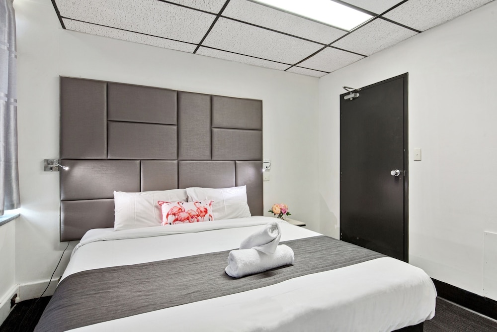 STANDARD, KING BED