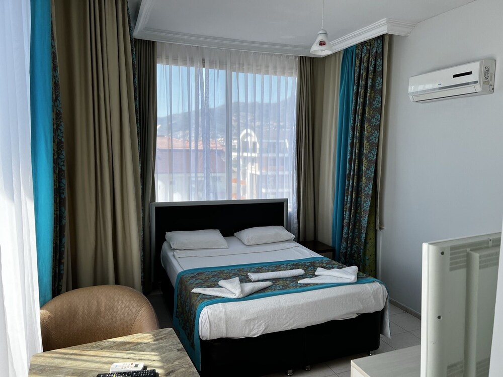 Rosella Hotel 24/62
