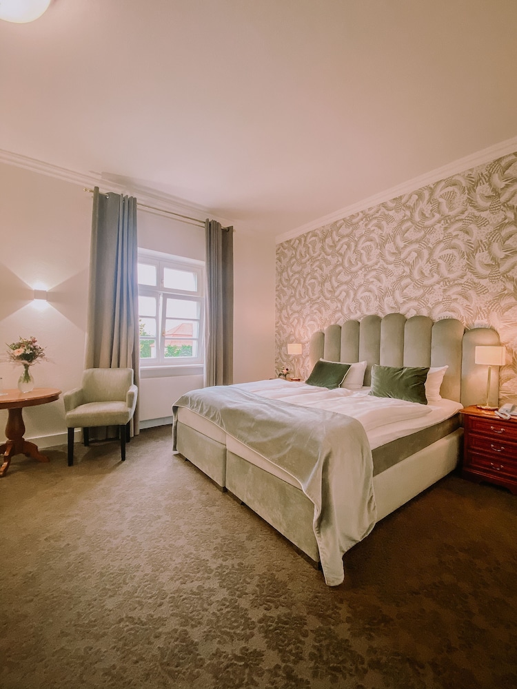Van Der Valk Schlosshotel Grosser Gasthof 12/59