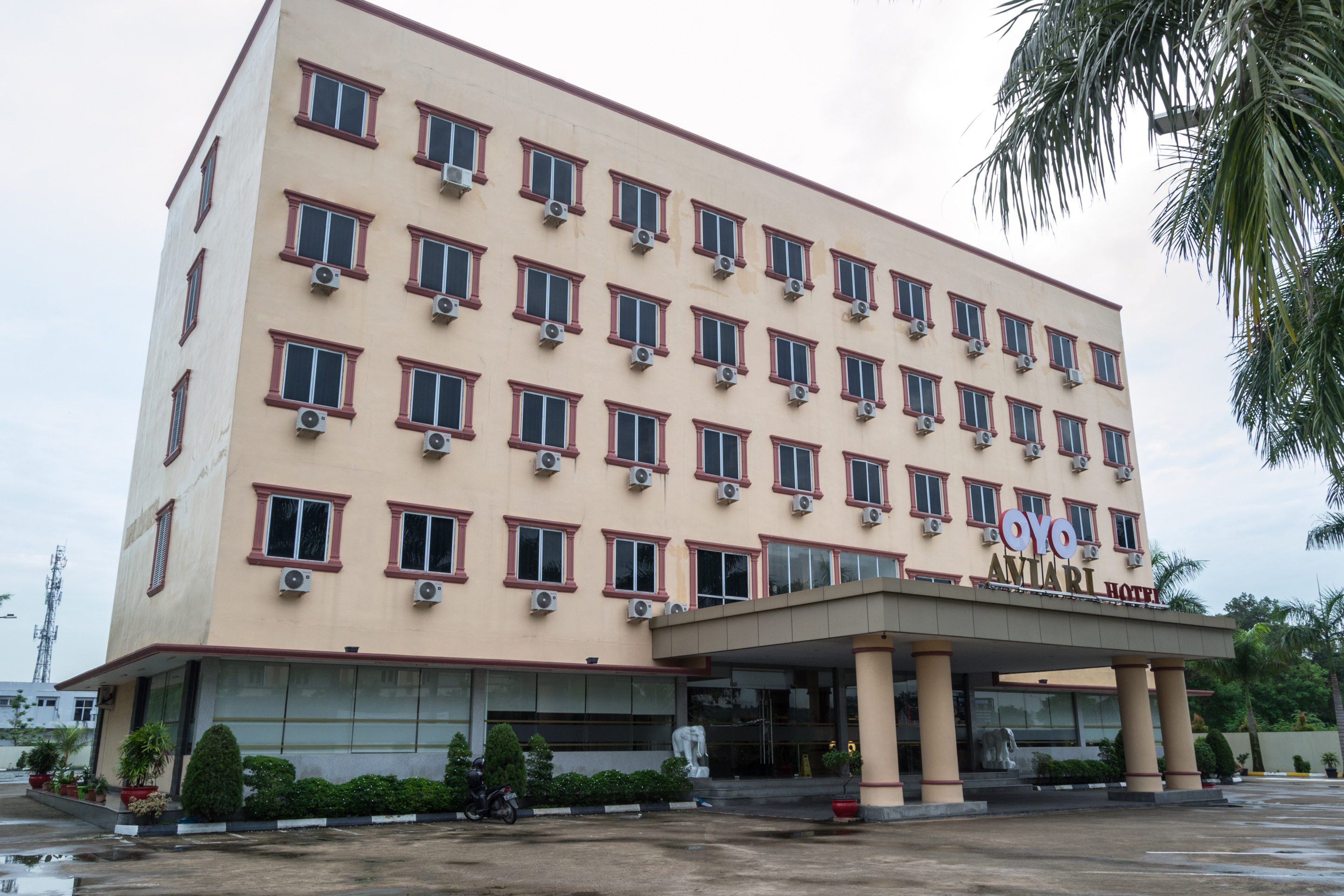 OYO 775 Aviari Hotel 6/50