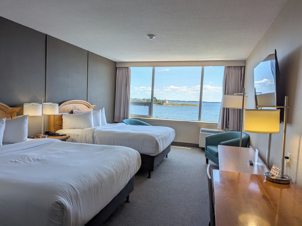 Confederation Place Hotel 28/68