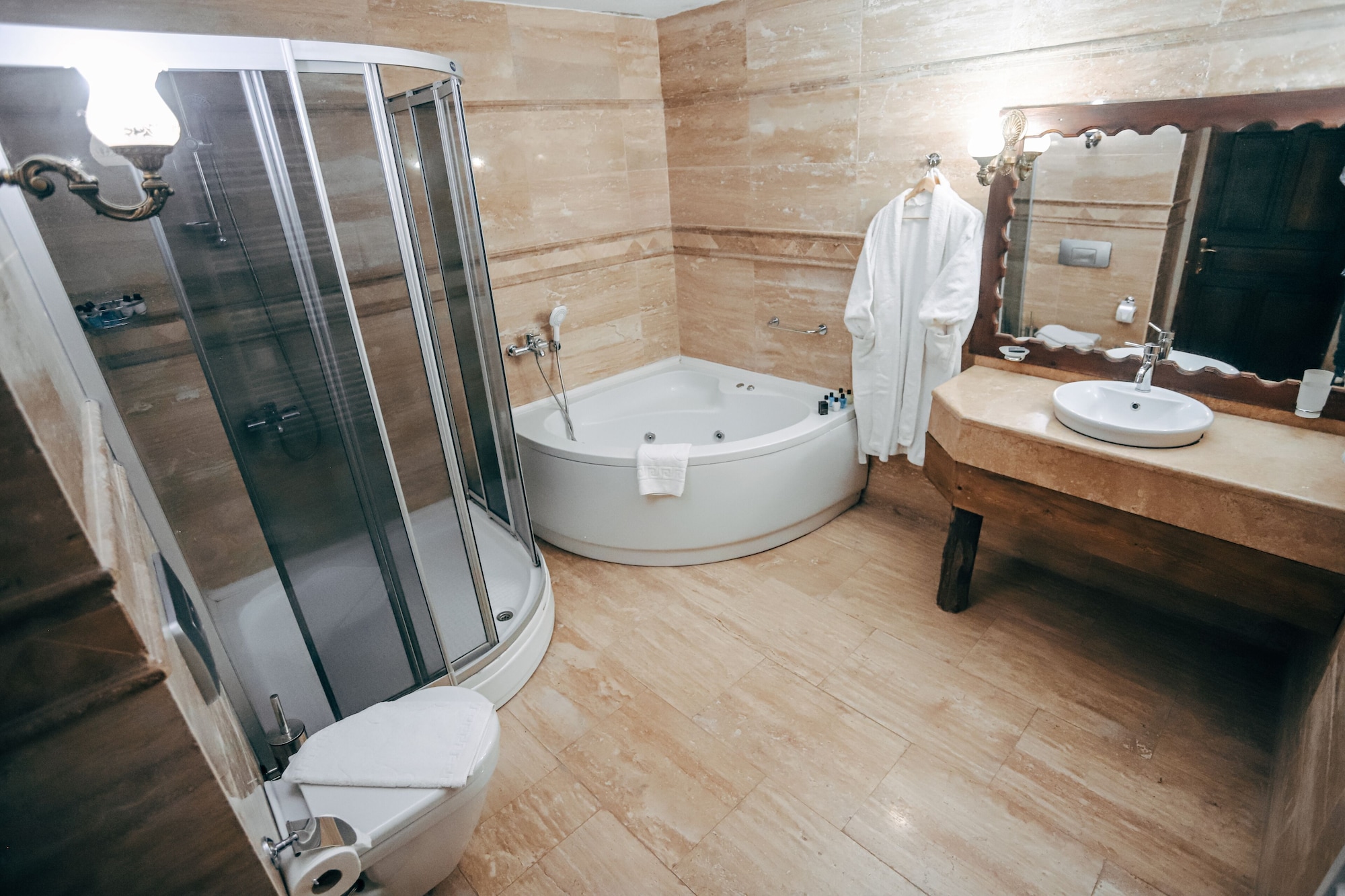 COMFORT, SUITE