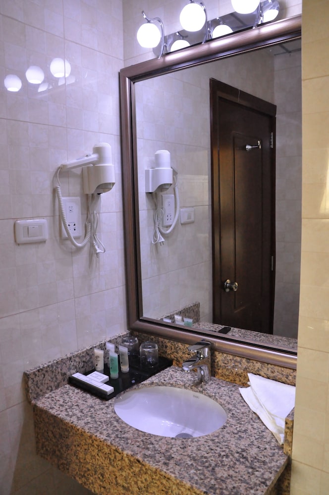 Addissinia Hotel 50/51