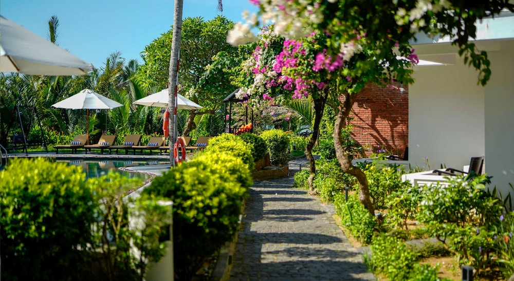 Hoi An Coco River Resort Spa 35/50