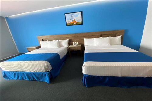 Room, Twin Beds, Street View