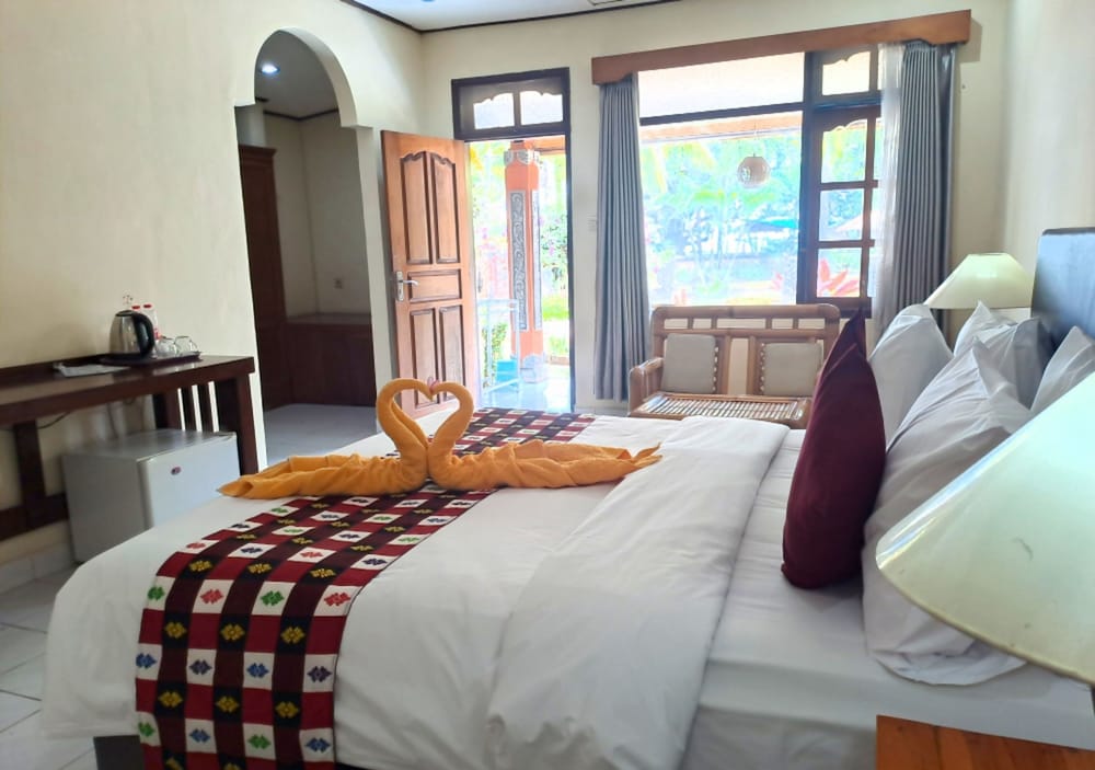 Lovina Beach Hotel 30/65