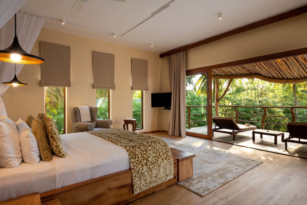 Deluxe, King Bed, Hot Tub, Zanzibar White Sand Luxury Villas Spa 3/9