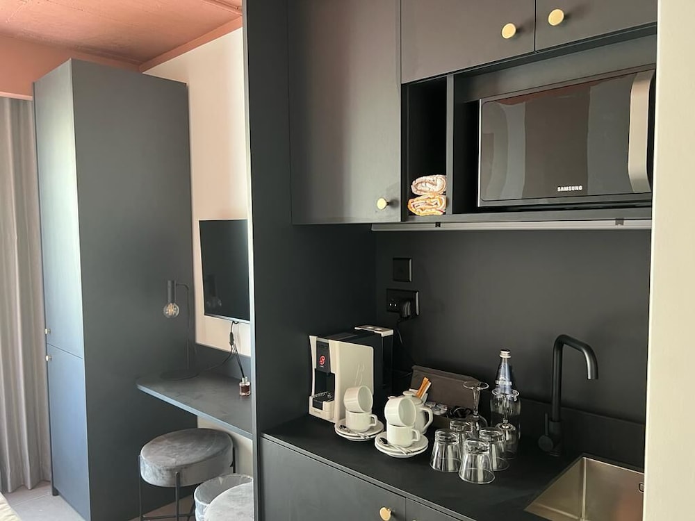 Eleven Apartments 22/23