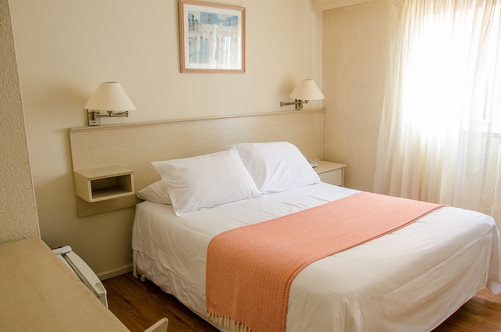 Sunset Beach Hotel 13/68