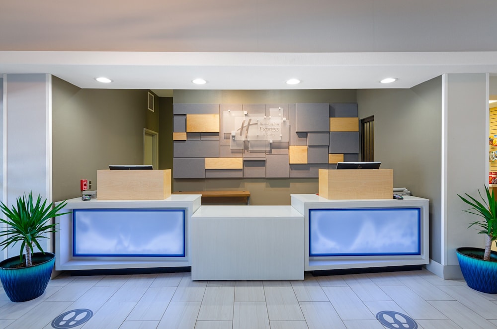 Holiday Inn Express Hotel And Suites Weston 8/54