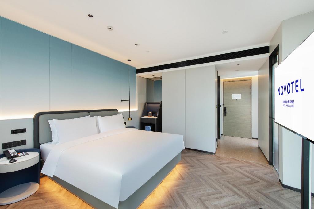 SUPERIOR, KING BED
