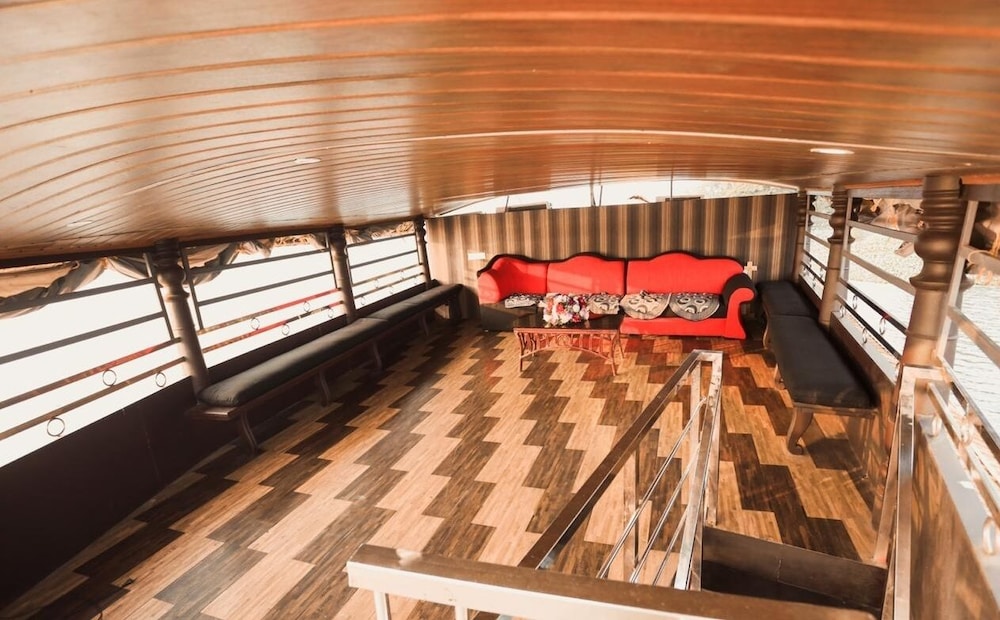 COSY HOUSEBOATS 23/50