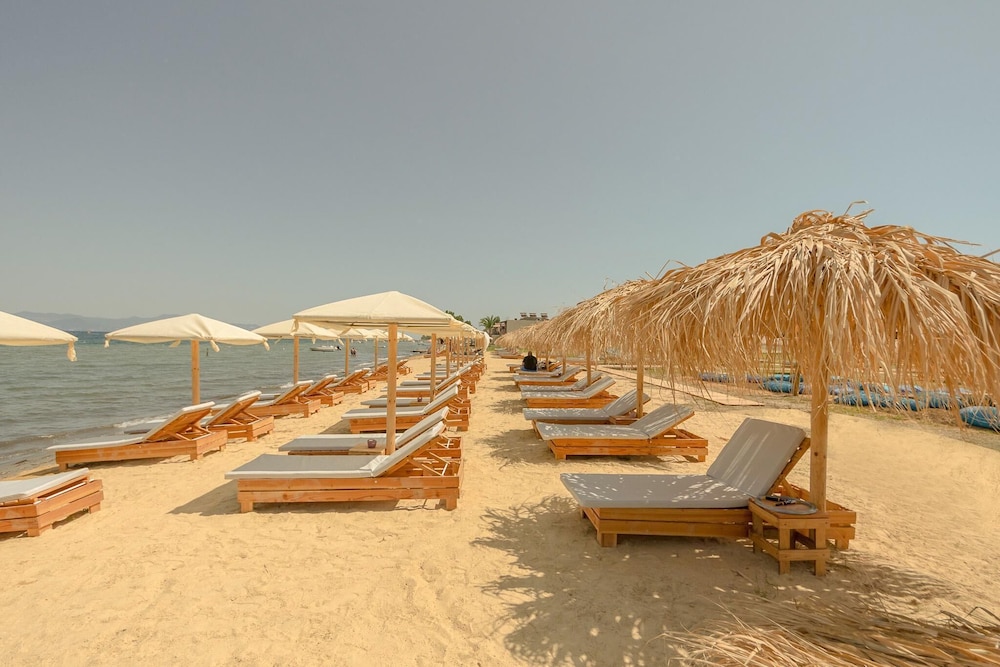 Ekati Mare Lifestyle Resort 70/72
