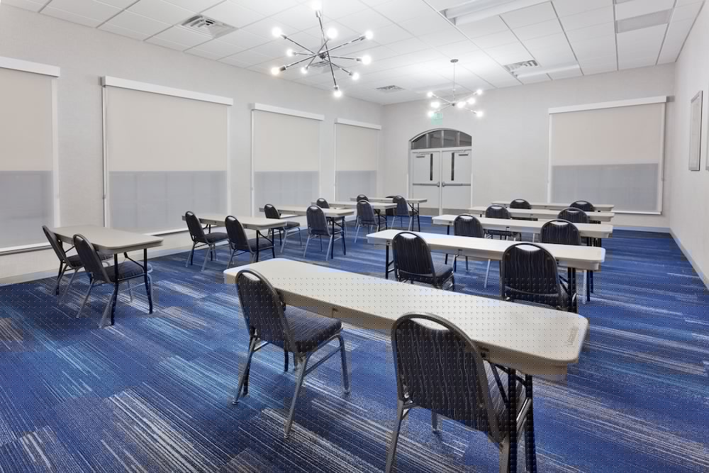 Holiday Inn Express Suites Montgomery E Eastchase 50/52