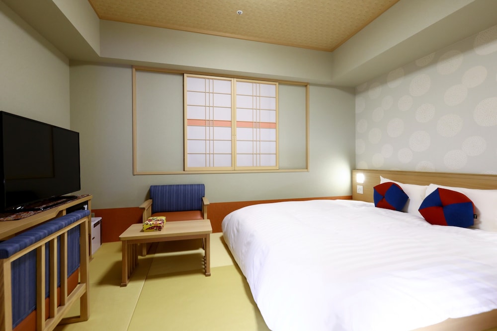 Moderate, King Bed