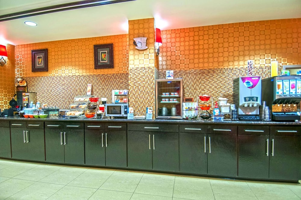 Best Western Plus JFK Inn & Suites 42/49