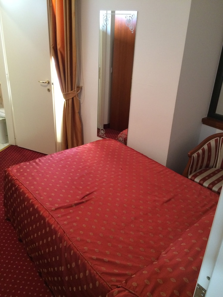 Hotel Joli 28/68