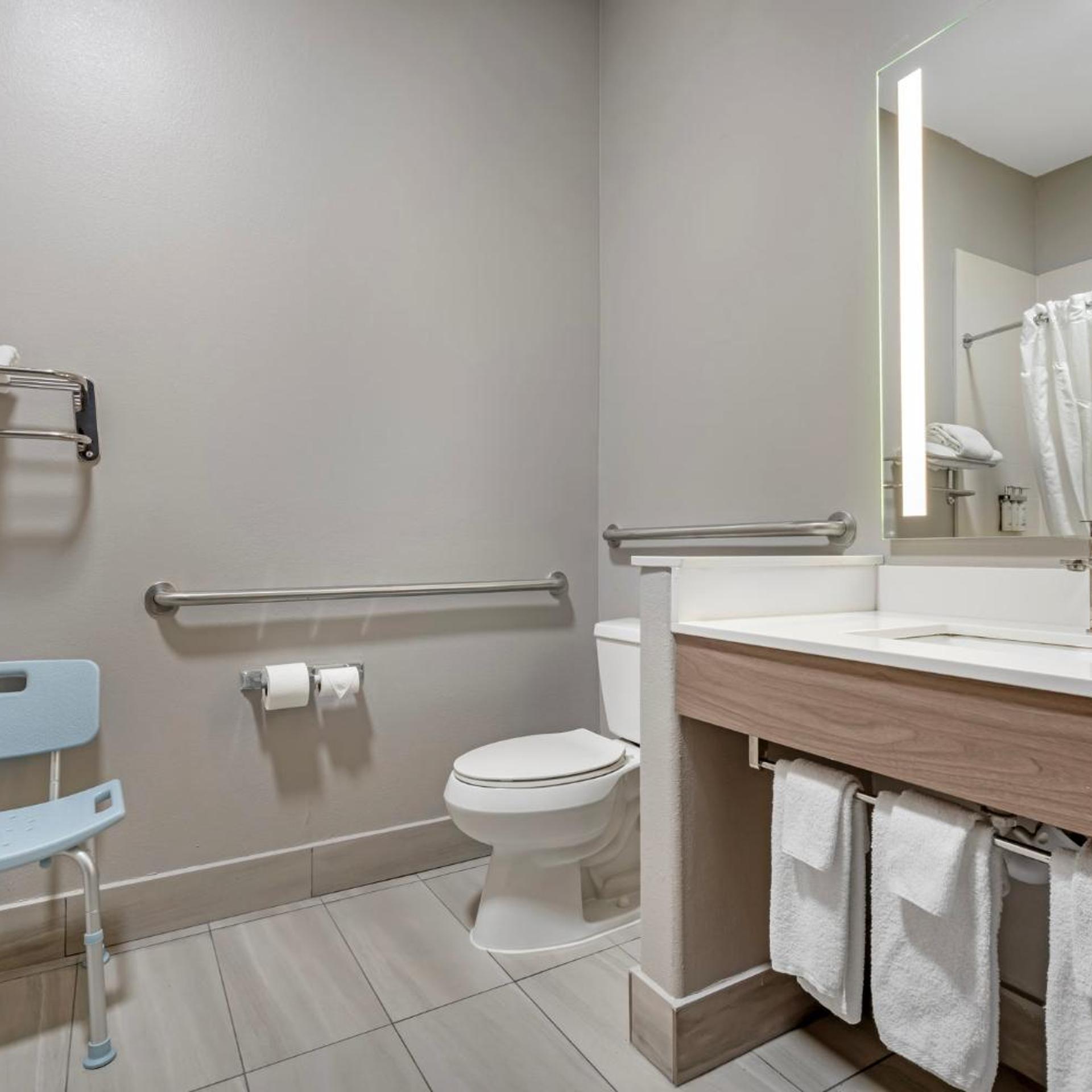 جناح ديلوكس لذوي الإعاقة، Holiday Inn Express Suites Beeville 10/10