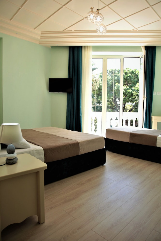 Hotel Veliera 50/70