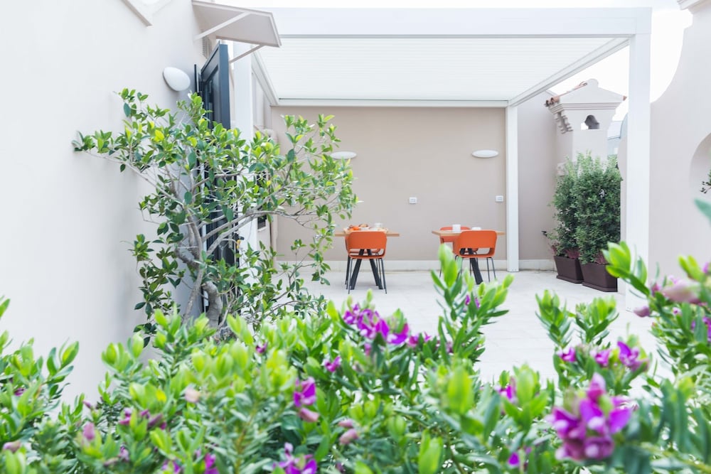 200 Rooms And Terrace 4/54