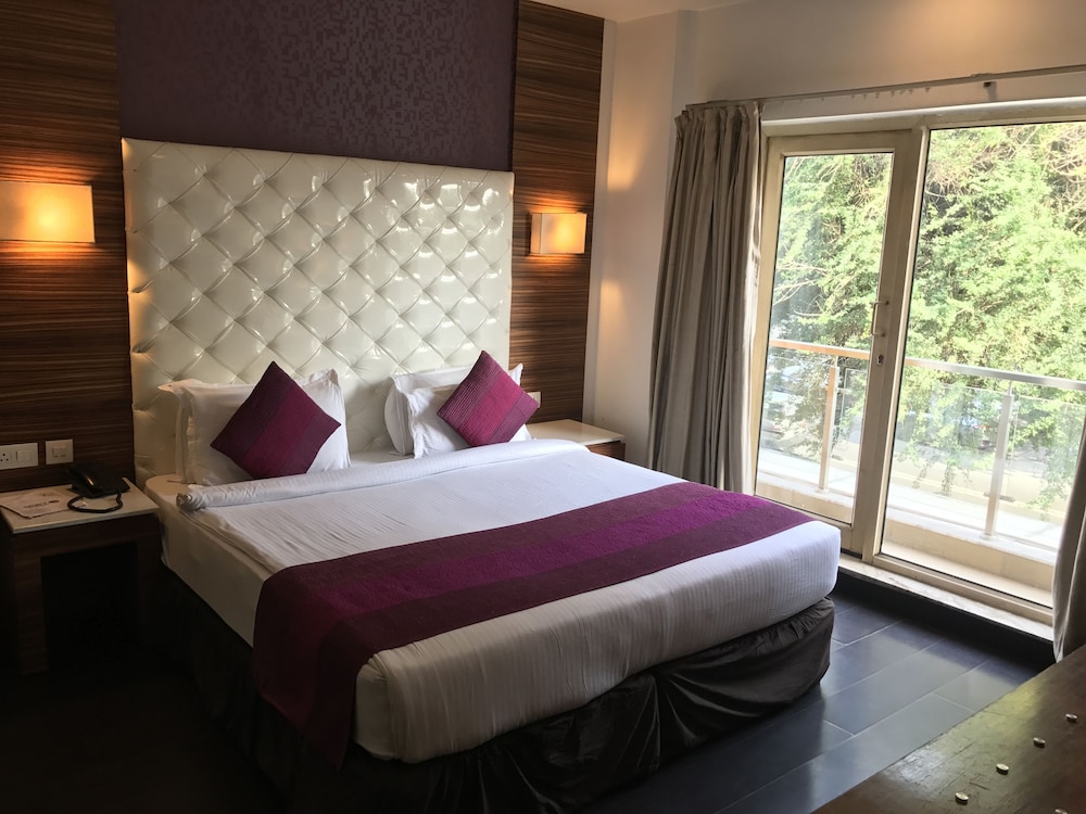 Hotel Ivory 32 20/63