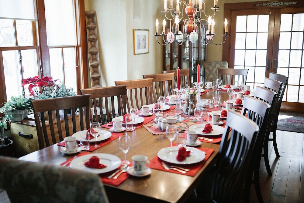 Round Barn Farm B & B Event Center 44/56