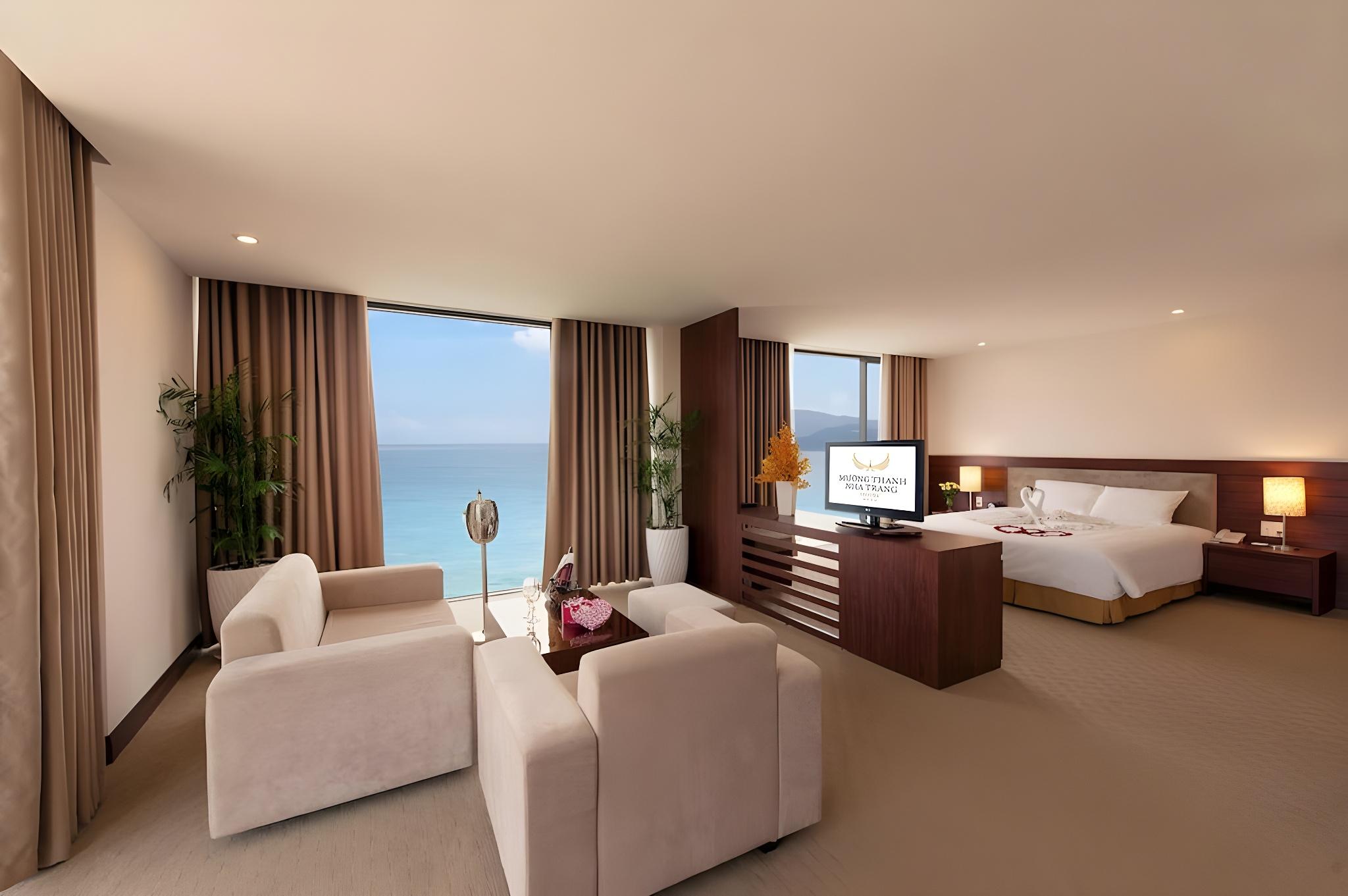 EXECUTIVE, SUITE