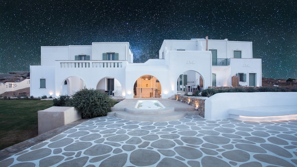 Naxos Euphoria Suites 64/69