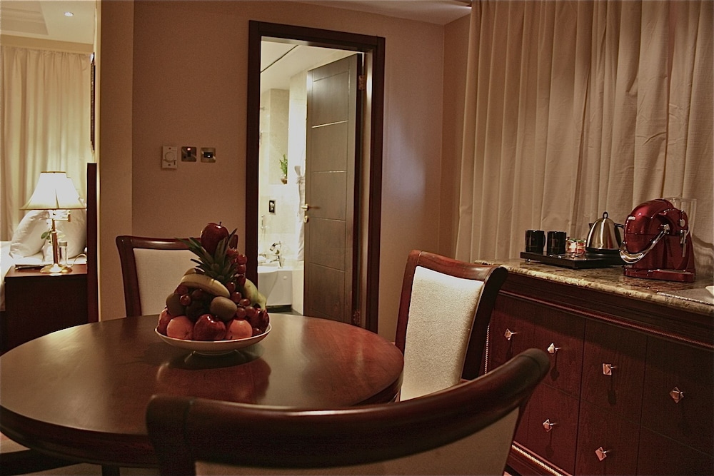 Trianon Hotel 50/63