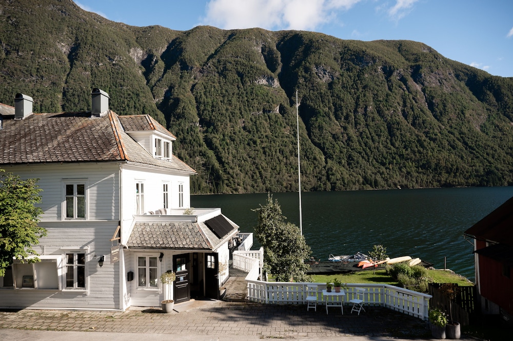 Fjaerland Fjordstove Hotell 2/63