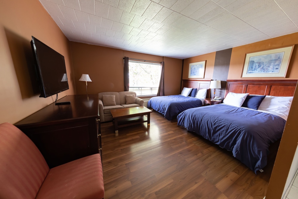 FAMILY, MULTIPLE BEDS, PRIVATE BATHROOM