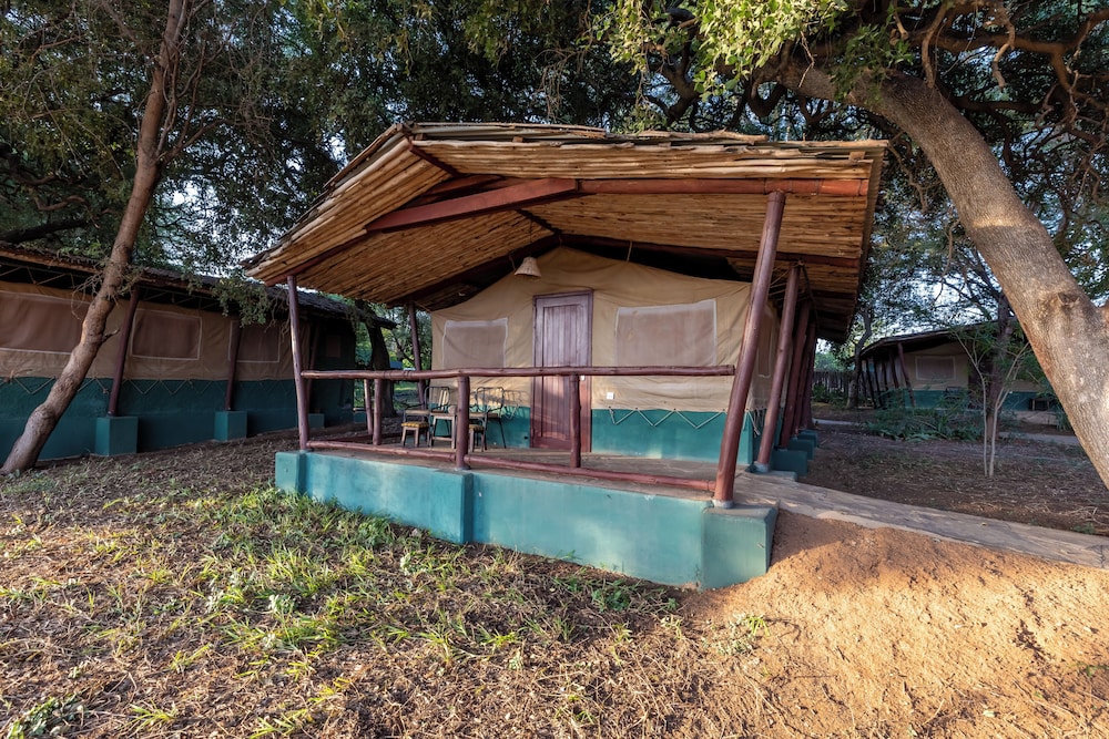 Sentrim Tsavo Lodge 16/42