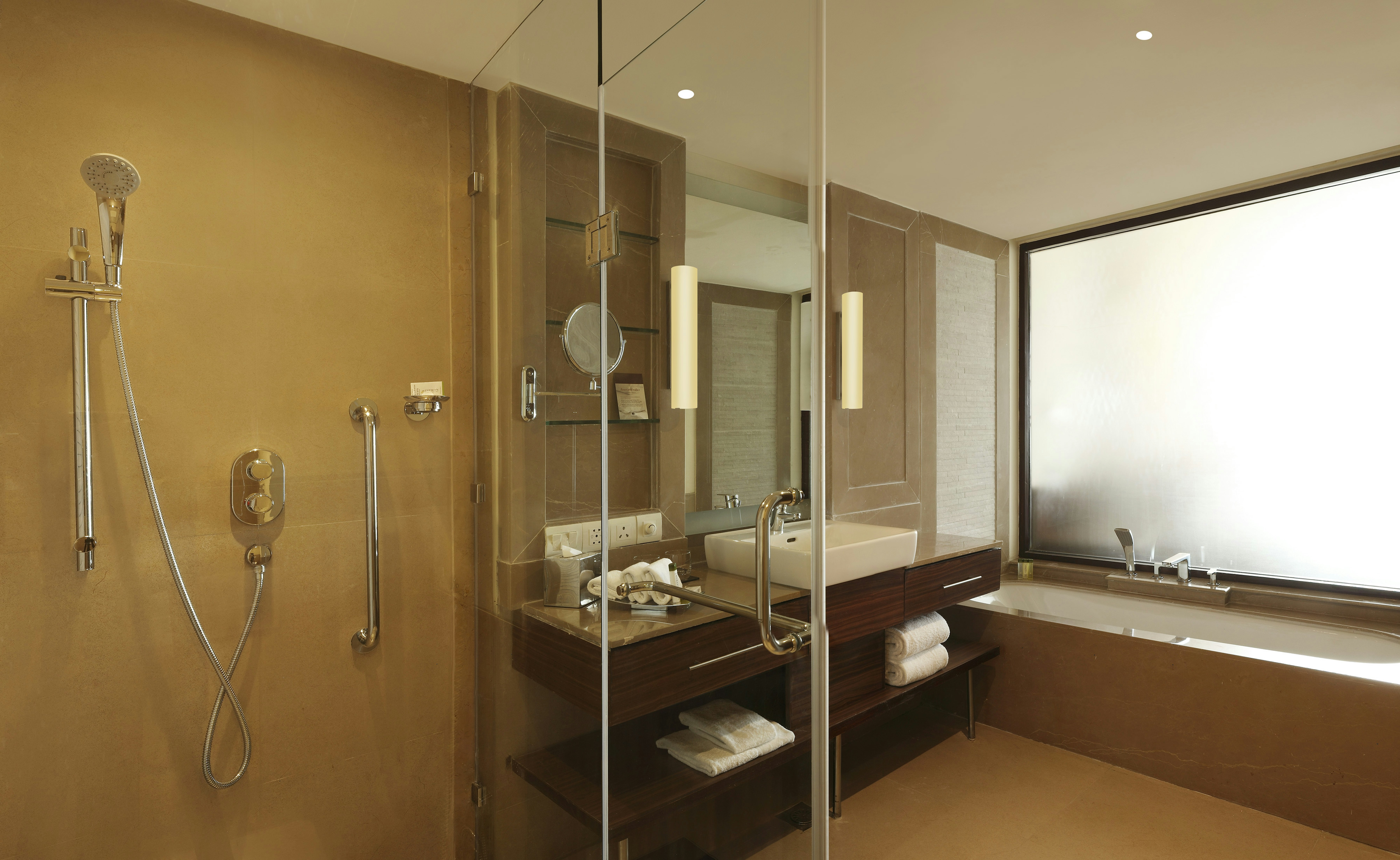 DoubleTree by Hilton Agra 72/73