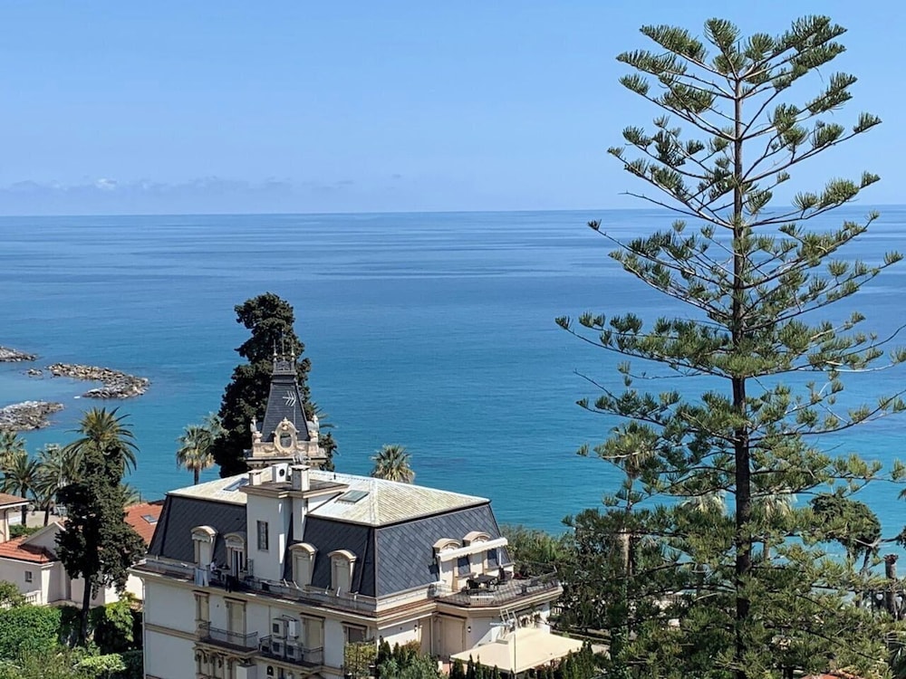 Grand Hotel and Des Anglais 53/62