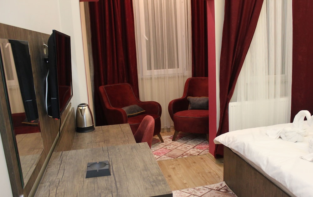 Rays Hotel 12/54
