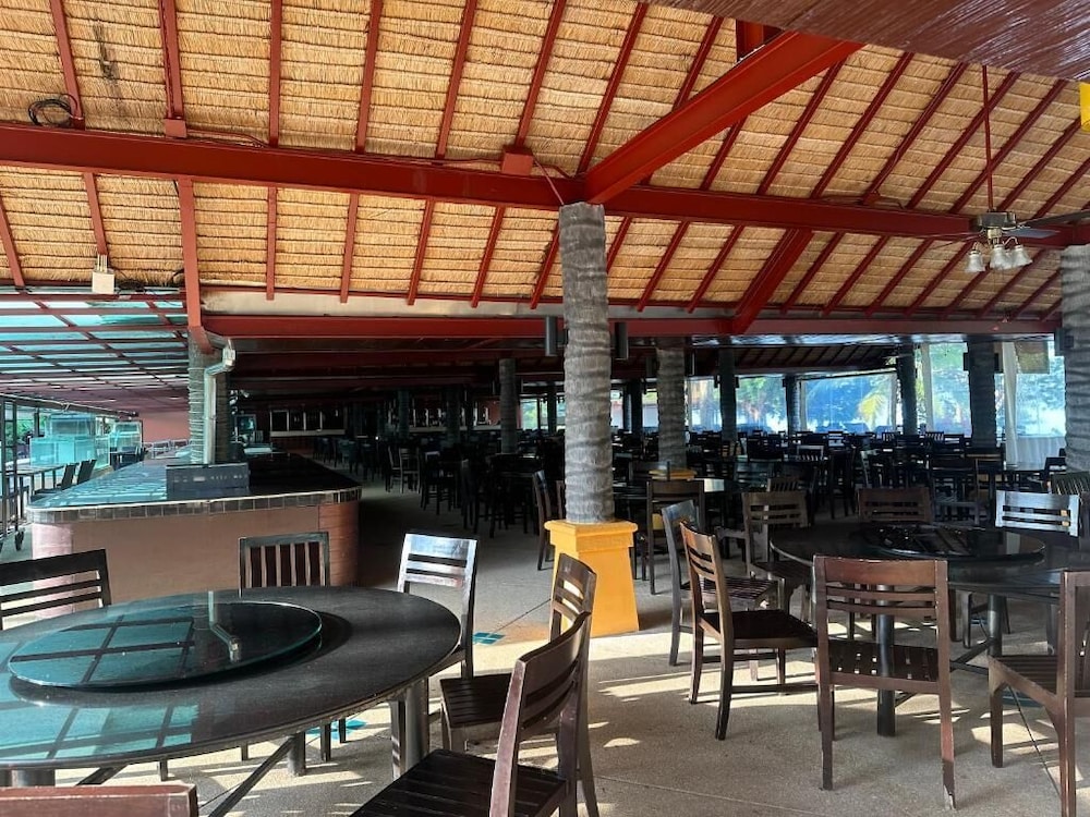 Blue Bay Resort 74/88